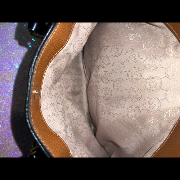 Michael Kors purse - Picture 4 of 6